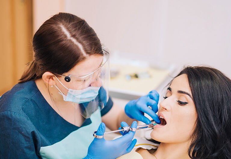 Understanding the Key Differences Between a Dentist and a Cosmetic Dentist Dentist vs Cosmetic Dentist